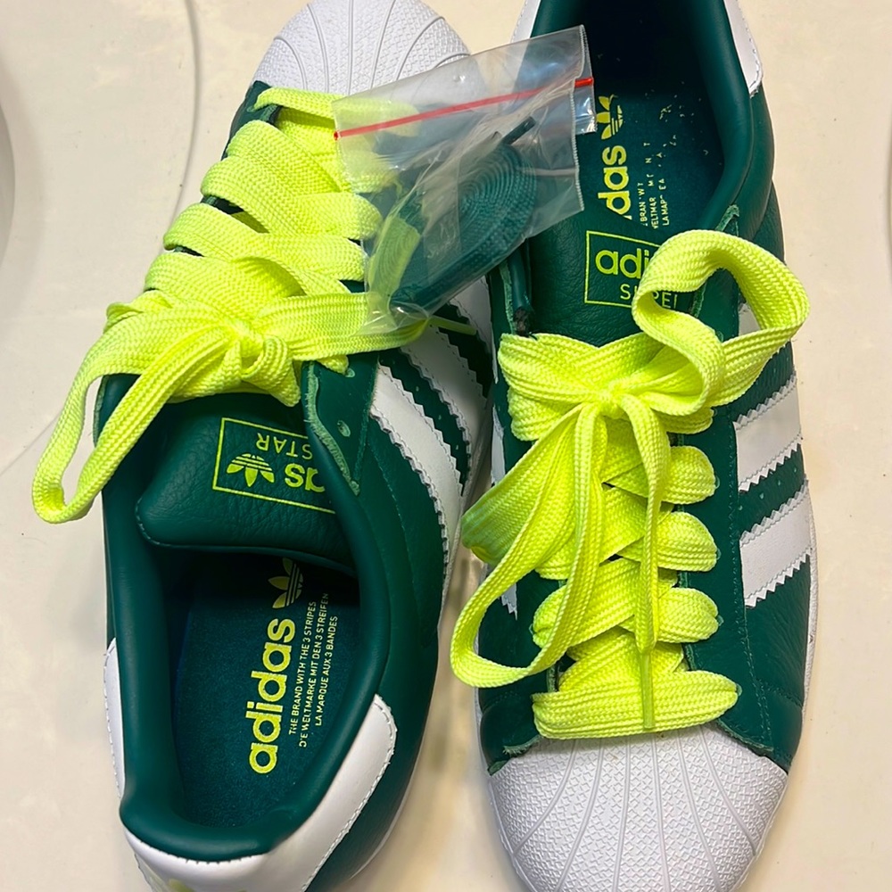 New without tag. Adidas Superstar.